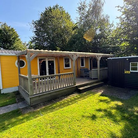 Ruime 5-Persoons Chalet Aan Het Bergumermeer Suameer Exteriör bild