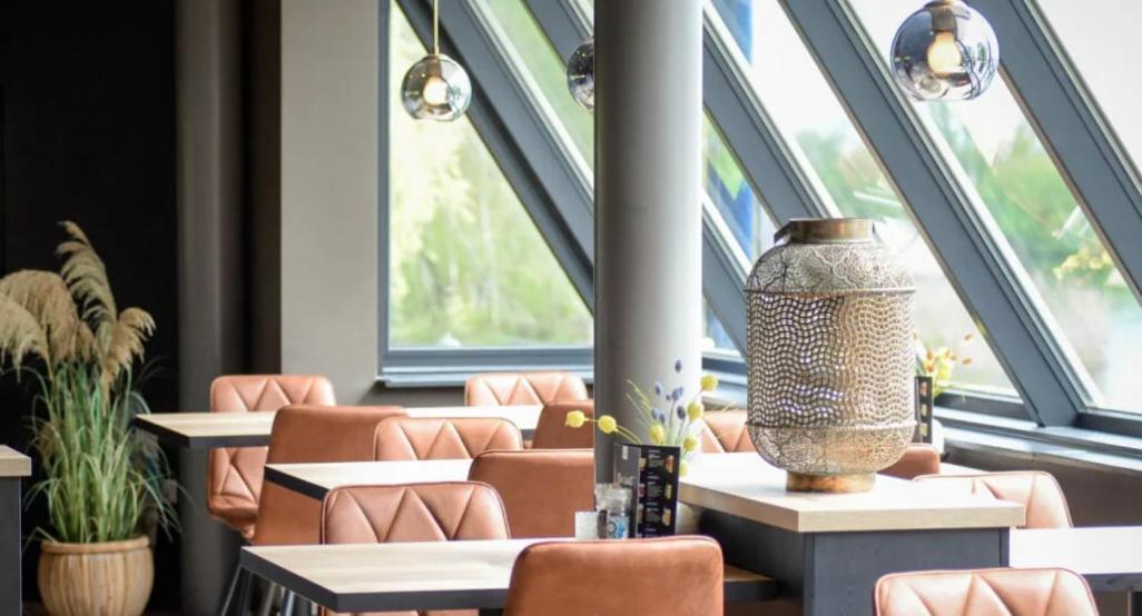 Ruime 5-Persoons Chalet Aan Het Bergumermeer Suameer Exteriör bild