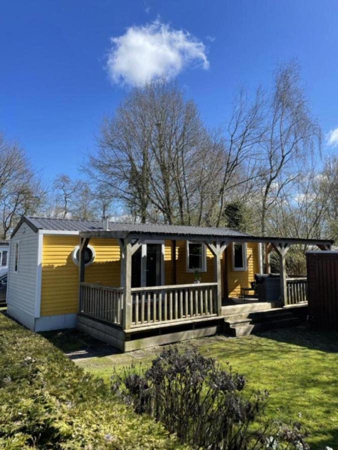 Ruime 5-Persoons Chalet Aan Het Bergumermeer Suameer Exteriör bild
