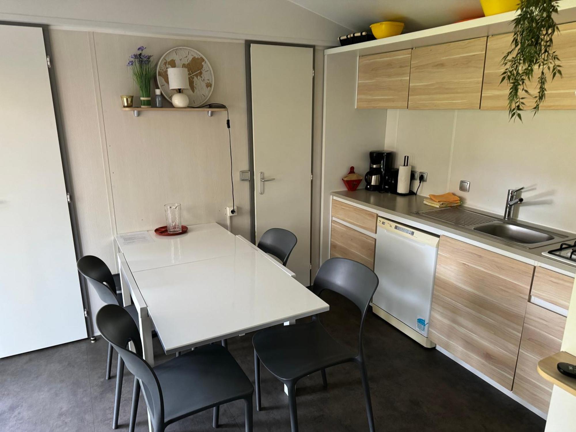 Ruime 5-Persoons Chalet Aan Het Bergumermeer Suameer Exteriör bild