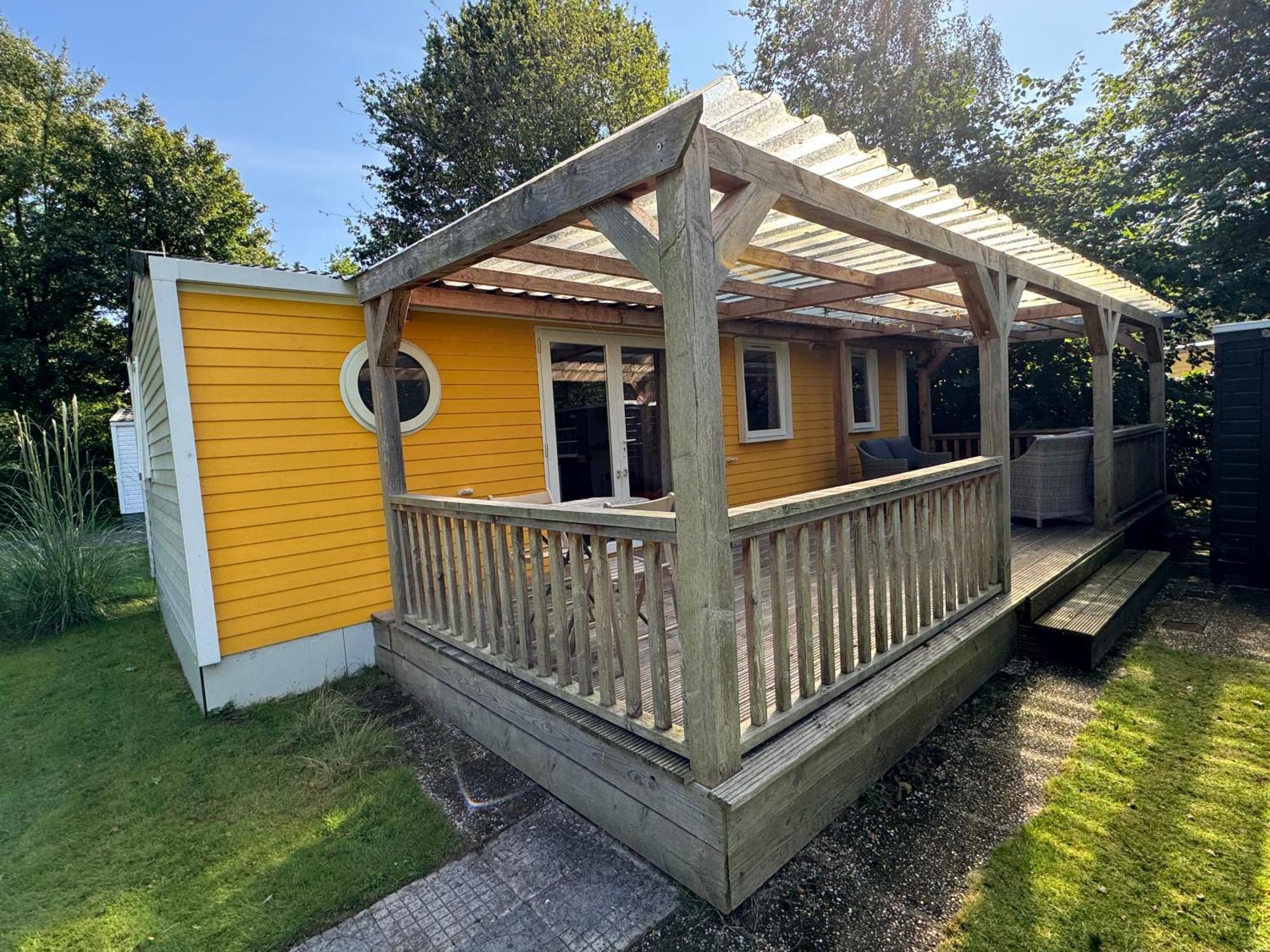 Ruime 5-Persoons Chalet Aan Het Bergumermeer Suameer Exteriör bild