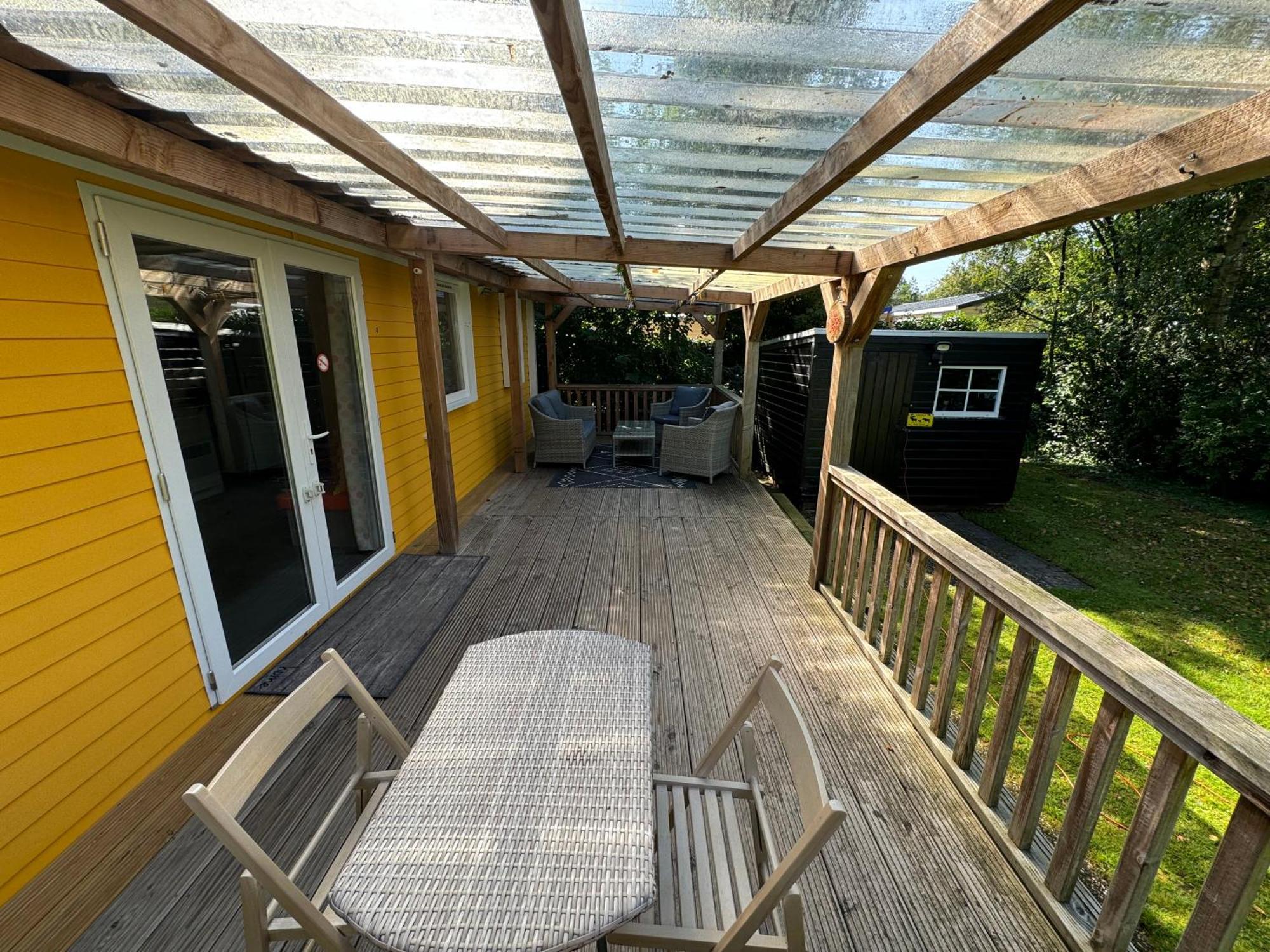 Ruime 5-Persoons Chalet Aan Het Bergumermeer Suameer Exteriör bild